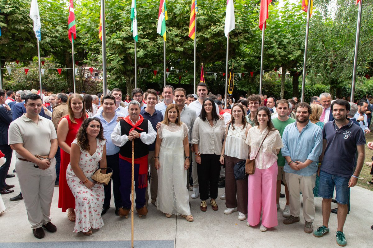 NNGGPaisVasco's tweet photo. Ayer celebramos el Día de Cantabria junto a nuestros compañeros de
@nnggcantabria 

En Cantabria hay un proyecto que ha devuelto la ilusión a los jóvenes cántabros.

@mjburuaga seguirá liderando el cambio que Cantabria merece. https://t.co/JUCOGLehtl