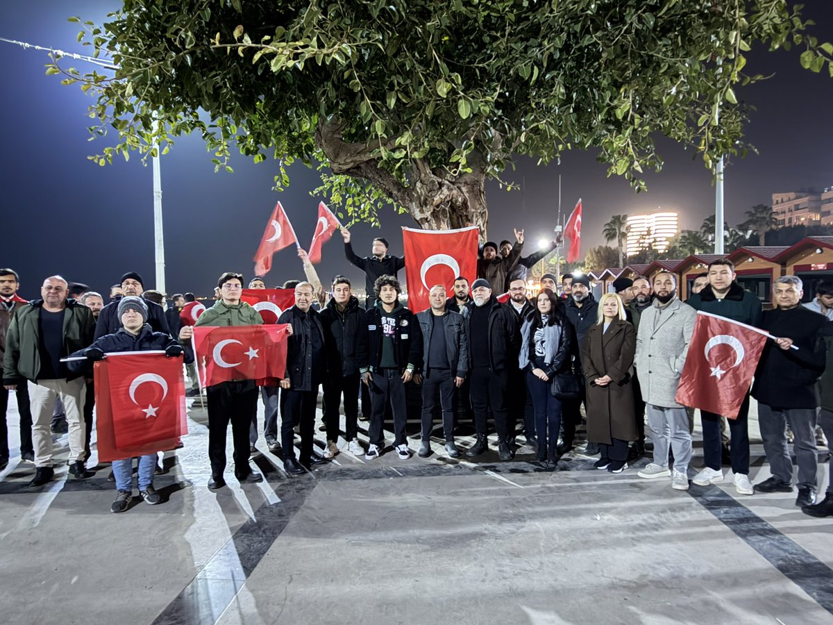efesaricaa's tweet photo. Makamlar, koltuklar, etiketler değişebilir. Bizim tarafımız belli: dün de bugün de yarın da davamızın yanındayız. Davasını satmayanlara selam olsun.
@ZaferMersinP 
@zpgenclikmersin 
@MersininZaferii https://t.co/R9Zf3Ws04h