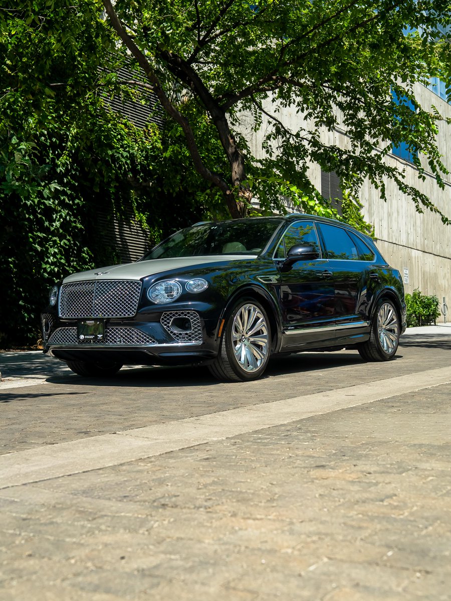 nocarcontext's tweet photo. BENTLEY BENTAYGA 🖤🖤 https://t.co/3sQQKOd0oO