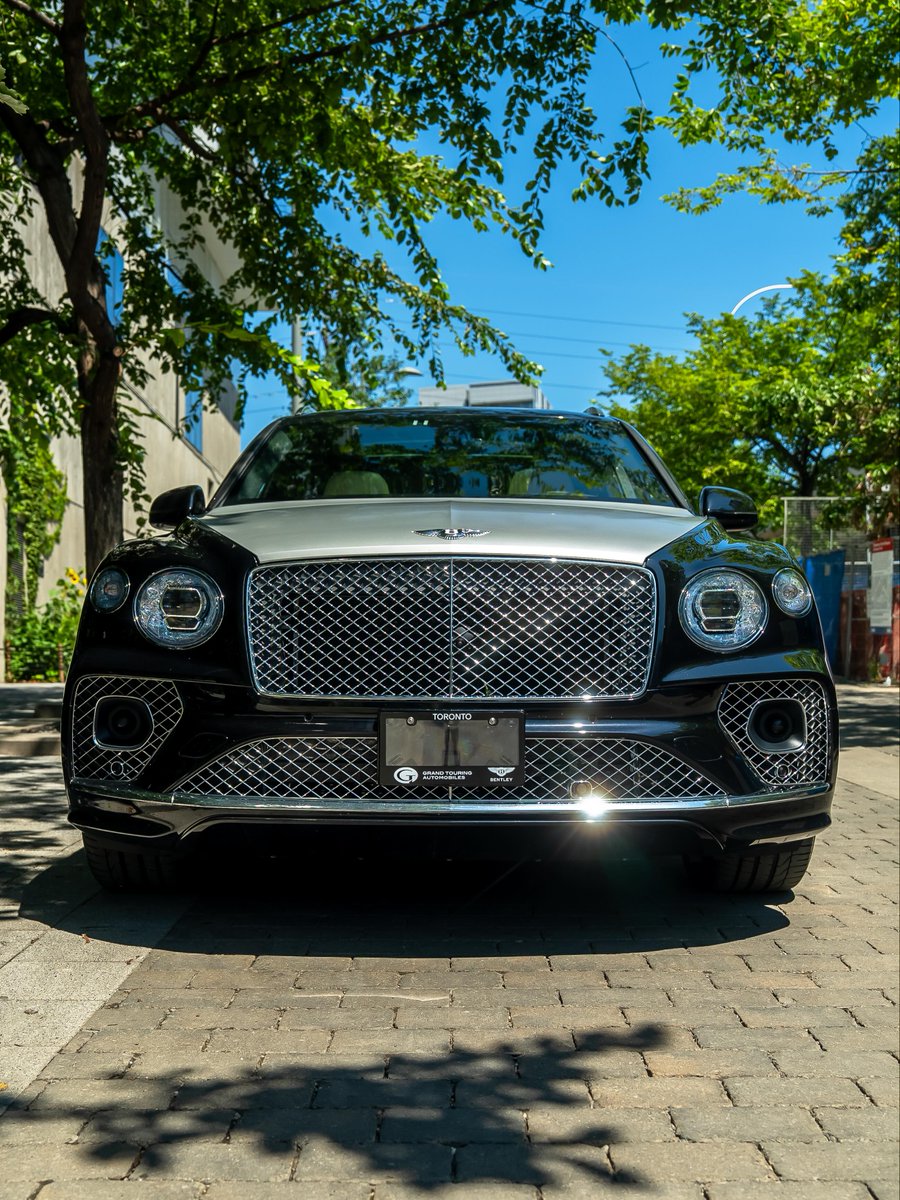 nocarcontext's tweet photo. BENTLEY BENTAYGA 🖤🖤 https://t.co/3sQQKOd0oO