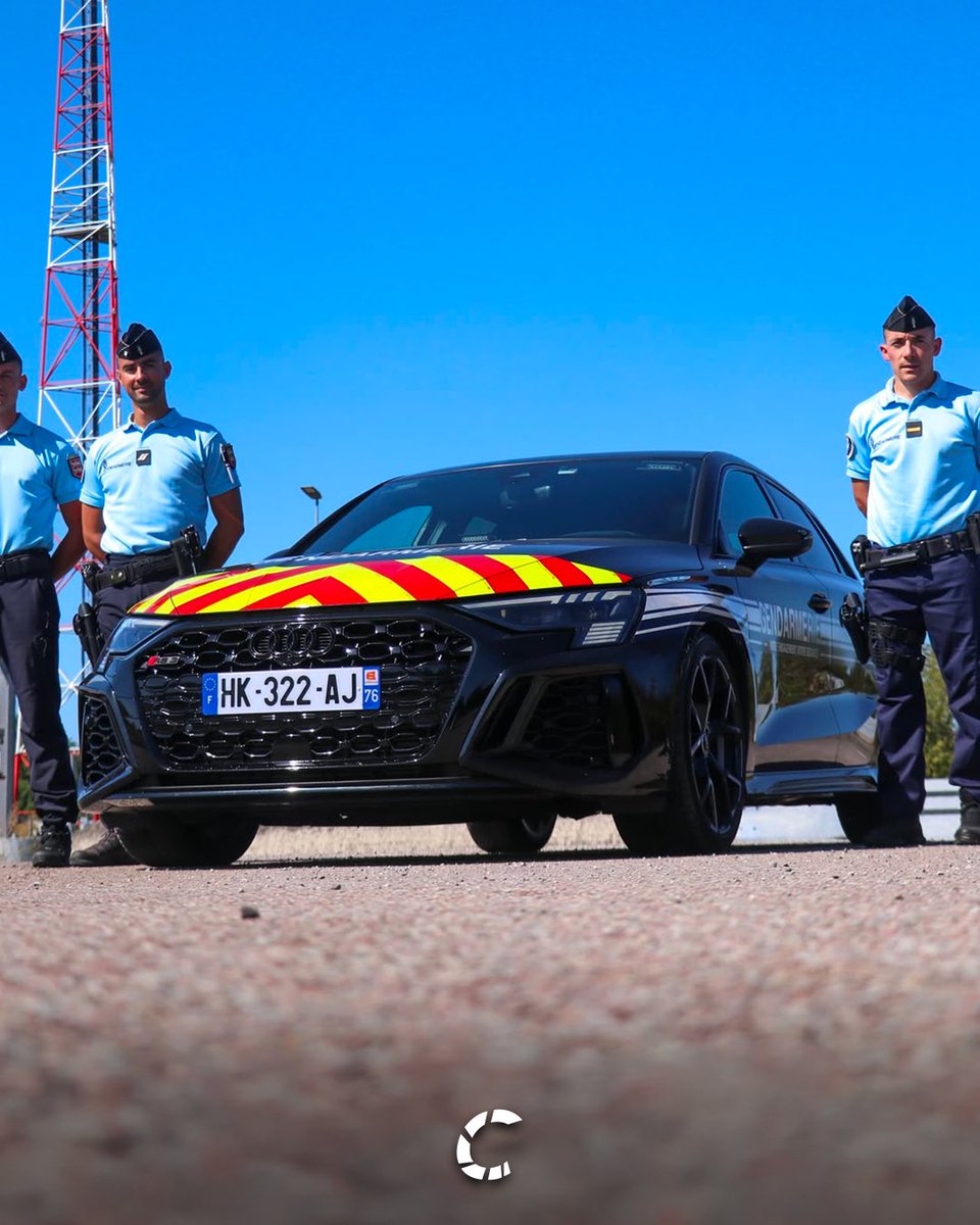 CarFolders's tweet photo. 🚔🇫🇷 LA GENDARMERIE ROULE EN RS3

La brigade d’Ecalles-Alix, en Normandie a reçu un nouveau véhicule d’intervention complètement unique ! 👀

Il s’agit d’une Audi RS3, de 400 ch qui vient en soutien de leur actuelle Alpine A110 🤩 https://t.co/gQRif7iNAl