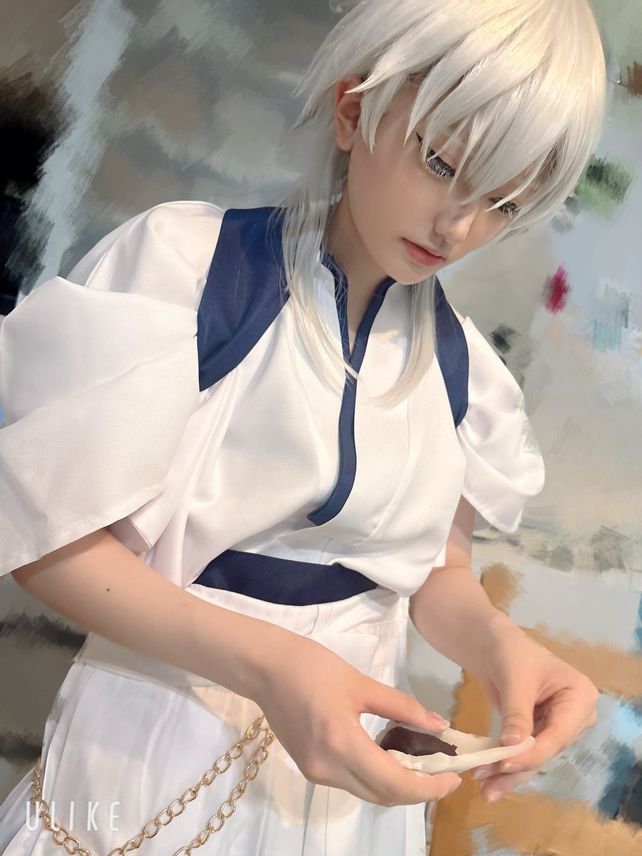 810_rain's tweet photo. ⚠cos

いちご無かったからパイン大福作ってた
衣装汚さないか母上がずっとハラハラしながら撮ってくれてた笑 https://t.co/jVCmAU5X5X