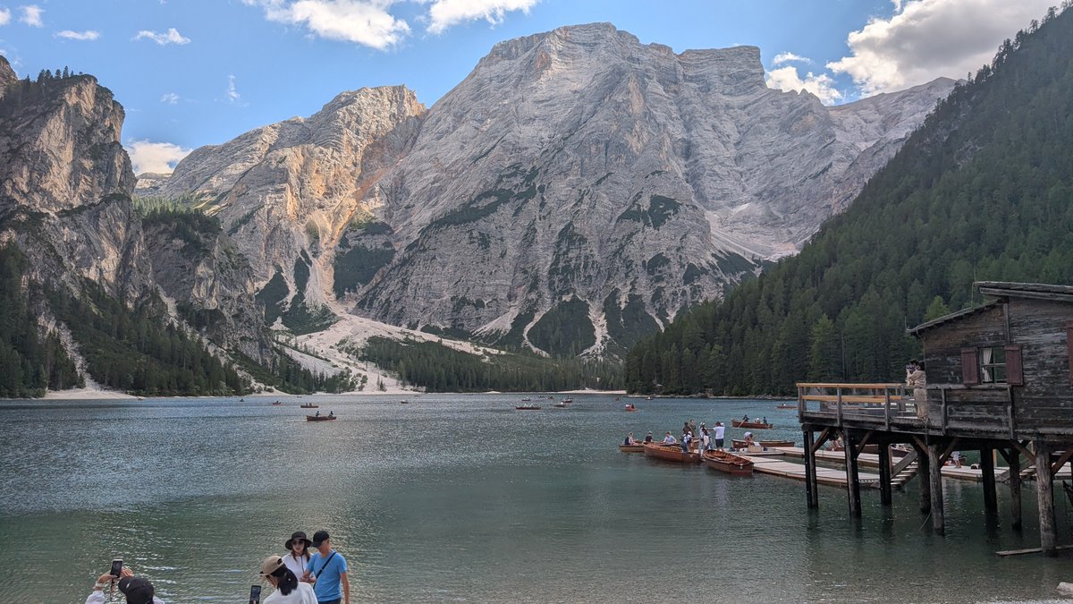 iamyebin's tweet photo. Lago di braies 🚣 https://t.co/6QcBXrhBYM