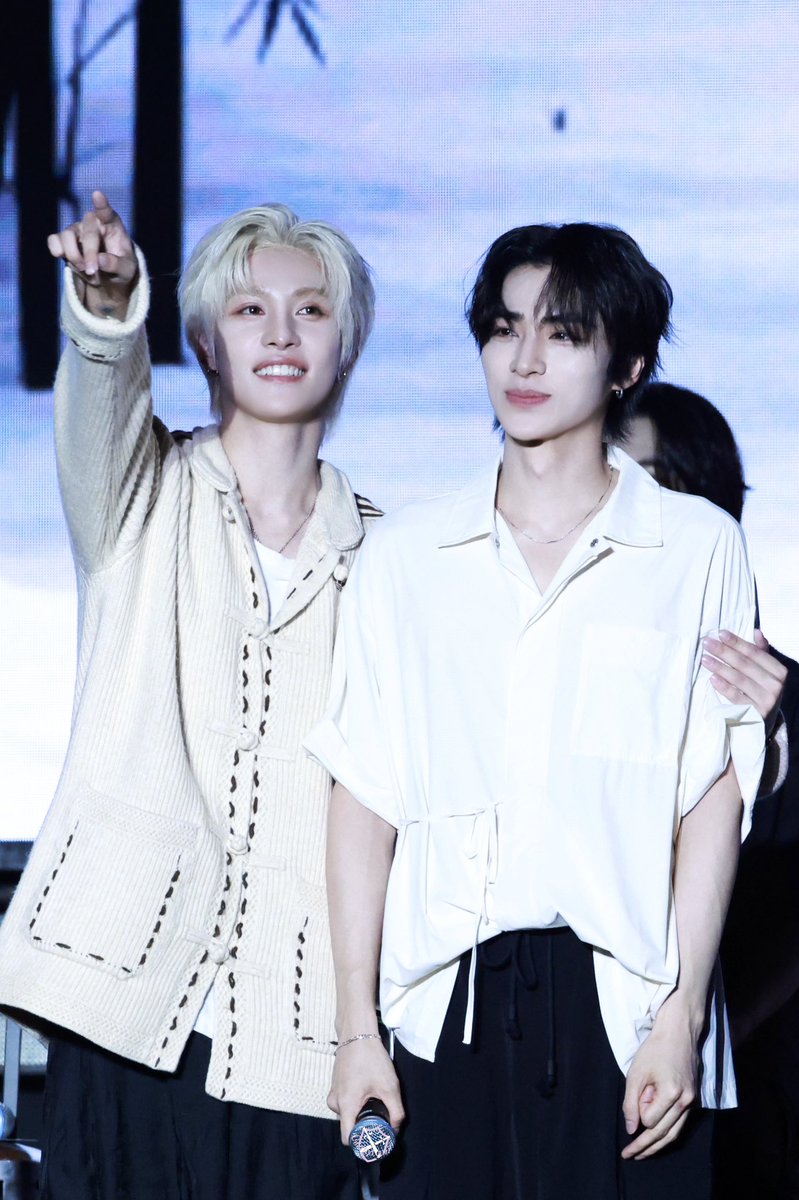 CourtlyLove7's tweet photo. 260810 GUANGZHOU SC

#YangXiao #YANGXIAO
#羊铁 #양샤 #ヤンシャオ 
#NCT #WayV #威神V https://t.co/m5zzhyr7xD