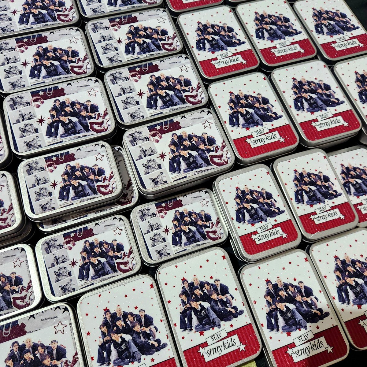 choiduckyy's tweet photo. ⋆˚࿔ 𝒔𝒕𝒂𝒚 𝒖𝒏𝒅𝒆𝒓 𝒕𝒉𝒆 𝒔𝒖𝒏 ☀️˚⋆
freebies by @choiduckyy
🫧˚࿔ 1 tin case, 2 id photo, 8 random sticker set

📍 K:TA Cafe, Aug. 16 
⋆˚࿔ like and rt 
⋆˚࿔ strictly 1:1
⋆˚࿔ vv limited quantity! :>

— see yaaaaw!!! 💖

#STAYUnderTheSUN
#Events_By_Allforskz https://t.co/oWgwac6Xsf