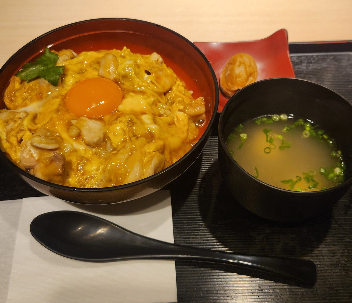 clover_Kuuu's tweet photo. コンビニ、ドンキ、スーパーも見たけど全部なかった😭
売り切れてた棚だけ発見したよ
個数制限なかったみたい
そりゃなくなるよね
親子丼食べて帰ってきましたわ
梅干しの甘さが美味しかったです😢 https://t.co/vyK5iuPVYV