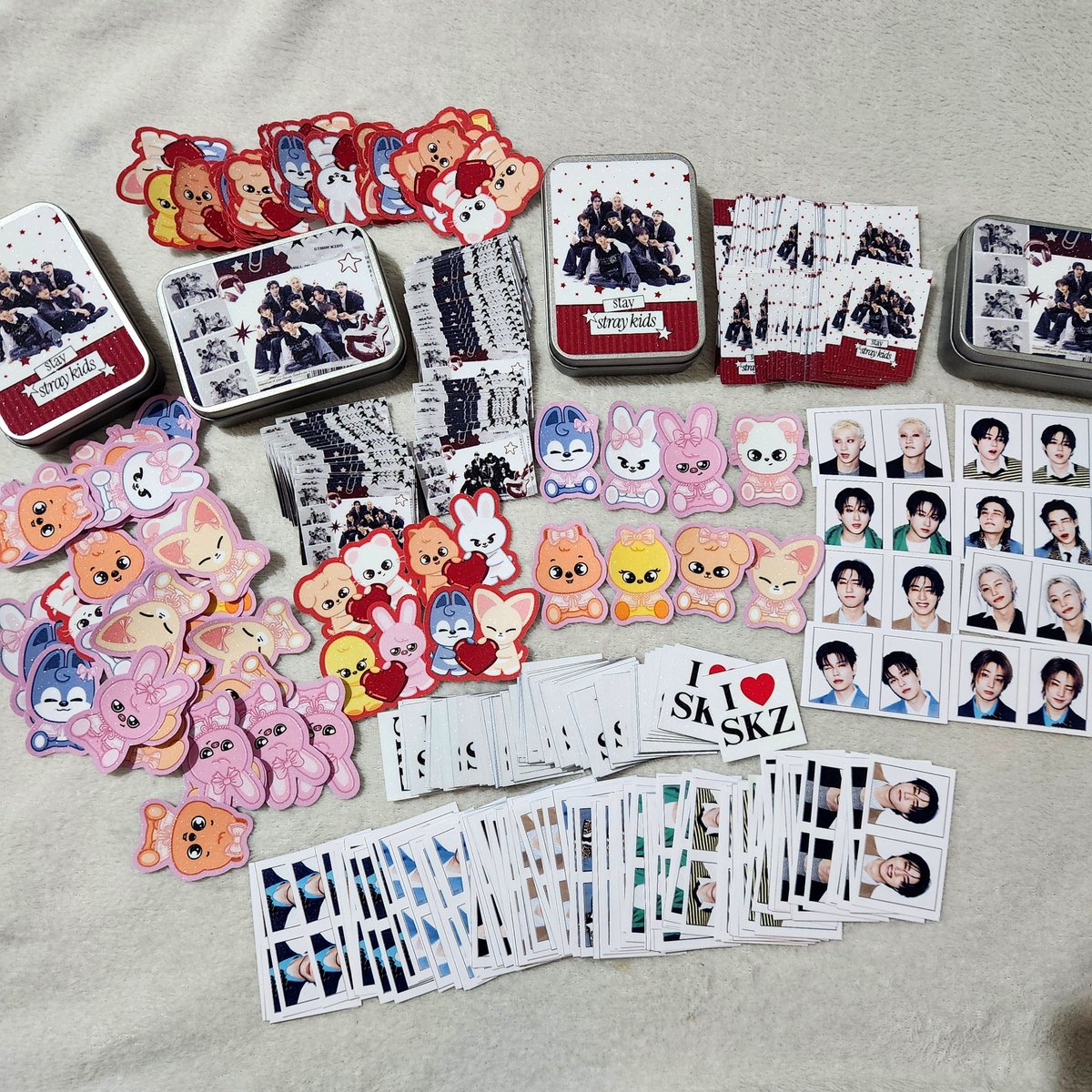 choiduckyy's tweet photo. ⋆˚࿔ 𝒔𝒕𝒂𝒚 𝒖𝒏𝒅𝒆𝒓 𝒕𝒉𝒆 𝒔𝒖𝒏 ☀️˚⋆
freebies by @choiduckyy
🫧˚࿔ 1 tin case, 2 id photo, 8 random sticker set

📍 K:TA Cafe, Aug. 16 
⋆˚࿔ like and rt 
⋆˚࿔ strictly 1:1
⋆˚࿔ vv limited quantity! :>

— see yaaaaw!!! 💖

#STAYUnderTheSUN
#Events_By_Allforskz https://t.co/oWgwac6Xsf