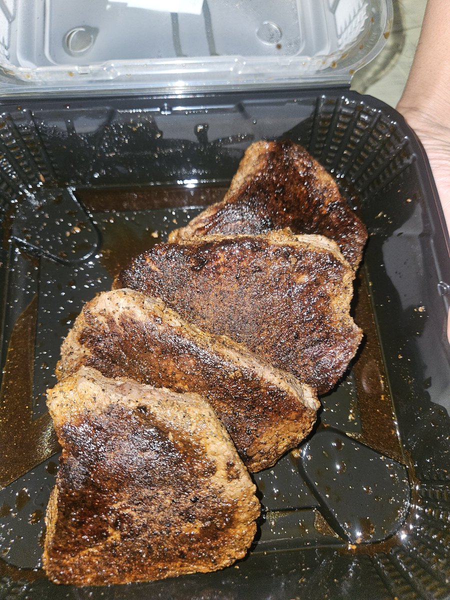 Geo31369759's tweet photo. I ordered the Center-Cut Sirloin for 4 expecting a quality meal, but at $55, this was a complete disappointment. First of all, the steaks were completely burnt, dry, and chewy, with zero flavor whatsoever.
​The side items were just as bad: the french fries were soggy
@Outback https://t.co/y2LIoK8lEl