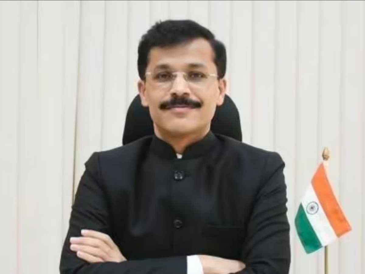 pradeepsinghOM's tweet photo. @narendramodi @PMOIndia  @AmitShah  @HMOIndia 
FSSAI has 36 active postings for top-tier State Commissioners across India ( 28 states and 8 Union Territories).  But why we get to know only about IAS Tukaram Mundhe, who currently serves as FDA Maharashtra, what about others ? https://t.co/xuP3qujgBQ