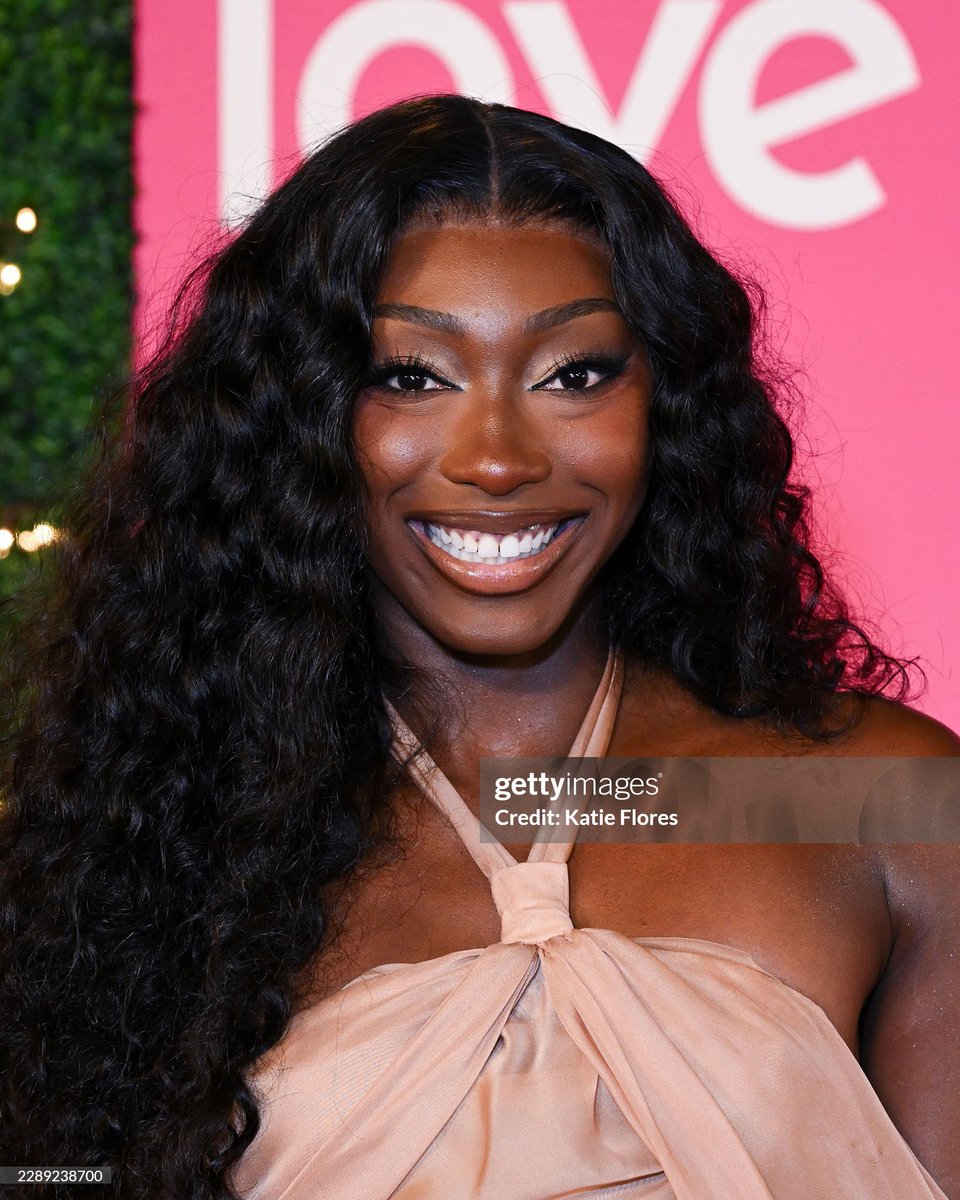 TheePopCore's tweet photo. Aniya Harvey understood the assignment on the Love Island USA Season 8 reunion red carpet. https://t.co/pMDoHwE9zy
