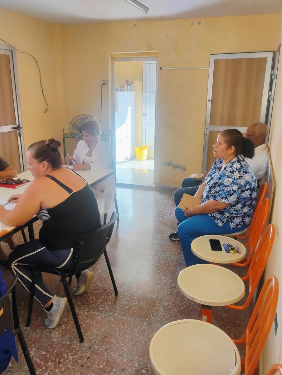 PolMachacoGbcoa's tweet photo. Policlínico Docente Ángel Machaco Ameijeiras

Reunión de puntualización del Consejo de Dirección para dar las indicaciones del trabajo de la semana a cada una de las áreas  que garanticen la atención medica con calidad https://t.co/giZ8JuiQlu