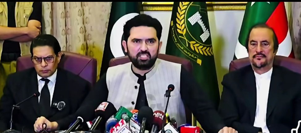 Rasheedzehri9's tweet photo. مرکزی قیادت پر تنقید اپنی جگہ لیکن خان صاحب کی صحت کی تشویشناک صورتحال کے پس منظر میں ورکر کی حیثیت سے آج کے اس پریس کانفرنس کی مکمل حمایت کرتے ہیں۔  
#KhanNeedsMedicalCare https://t.co/zLmAW5eX5F