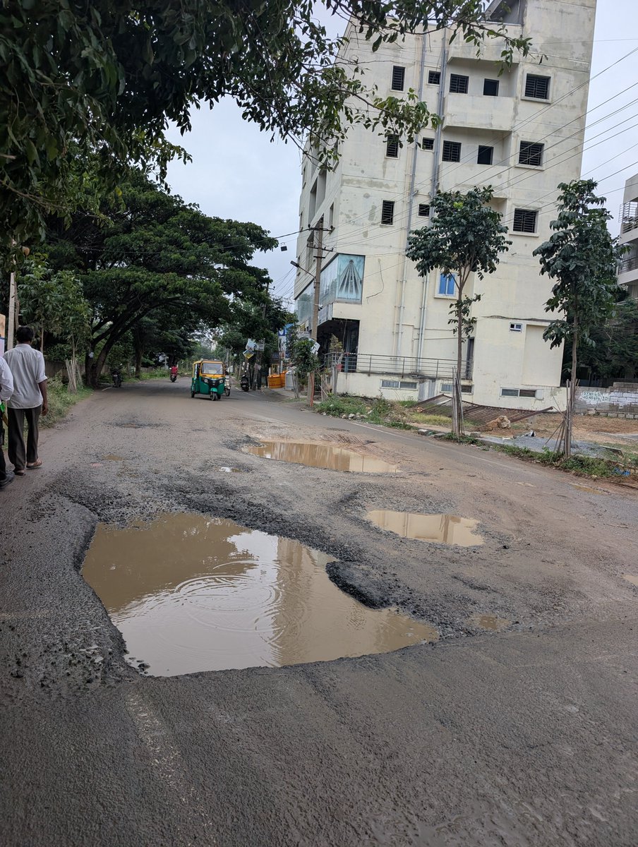 19anand's tweet photo. This is the condition of roads near Duo City Layout , Basapura Main road , near Hosa road. 

It has become a nightmare crossing this section , near about 2000 people struggling daily with this. 

We don't deserve this . Please take action . 

@DKShivakumar @BlrCityPolice https://t.co/TBW1SGrpMb