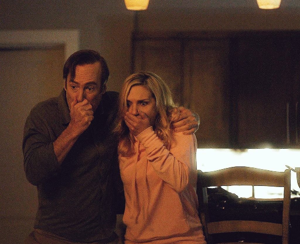 BreakingBad_'s tweet photo. What are they looking at? Wrong answers only. https://t.co/ZIQBWyPPok