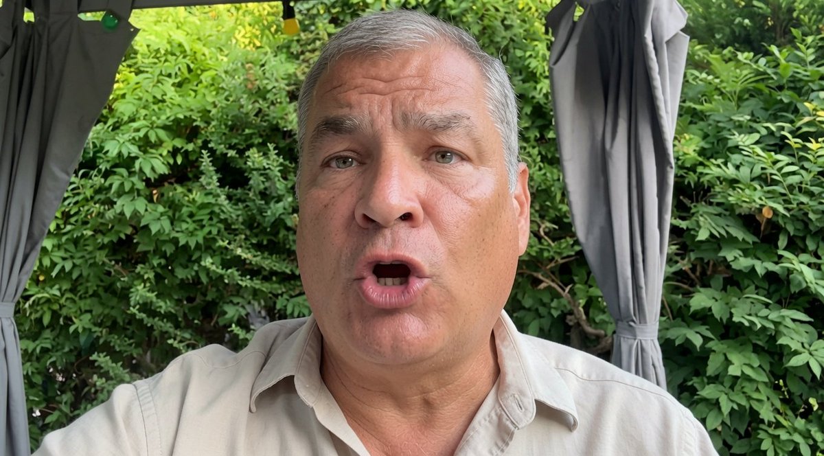 conejo_oligarca's tweet photo. Agradezcan Colombianos que no tienen un presidente tipo Rafael Correa en momentos como estos... Ya hubiera ido a visitar a los afectados del terremoto para mandarles a la 💩 y amenazarlos con mandarlos presos "sean niños, mujeres o viejos"... Sí, eso pasó, en la vida real 🙃 https://t.co/Rvt1ioerC3
