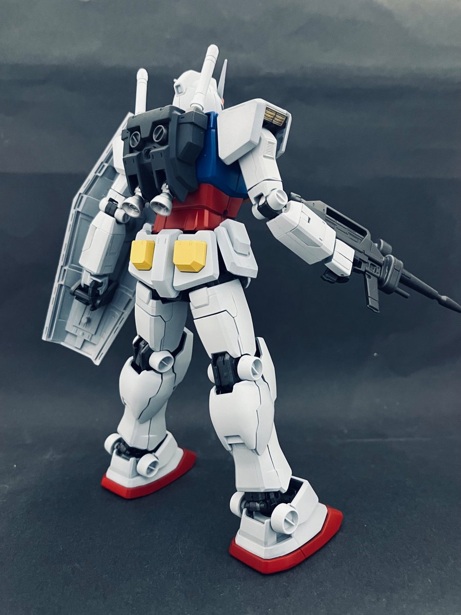 stomdad's tweet photo. MGガンダムVer.1.5、完成しました。
安定感のあるプロポーション。
余剰パーツが多い。懐かしいと思わる方もいられるかなと。
私にとっては新鮮と斬新なMGでした。

プラモデルはねぇ、作らないと。

＃プラモデル好きな人と繋がりたい
＃MG
＃機動戦士ガンダム https://t.co/iYh10NSmOD