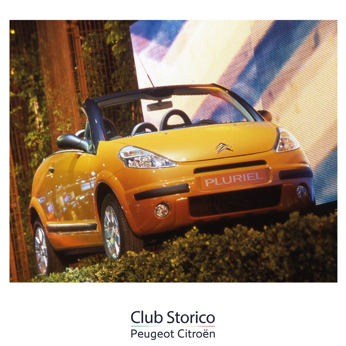 ClubStorico's tweet photo. ☀️ Lanciata nel 2003, la @Citroen C3 #Pluriel abbina capote elettrica e arcate rimovibili, trasformandosi in pochi minuti da berlina a berlina panoramica, a cabriolet, a spider, a pick-up.

Spirito sbarazzino della #Méhari, col comfort di clima e ABS: perfetta per #ferragosto!🌴 https://t.co/R7RUznjUR4