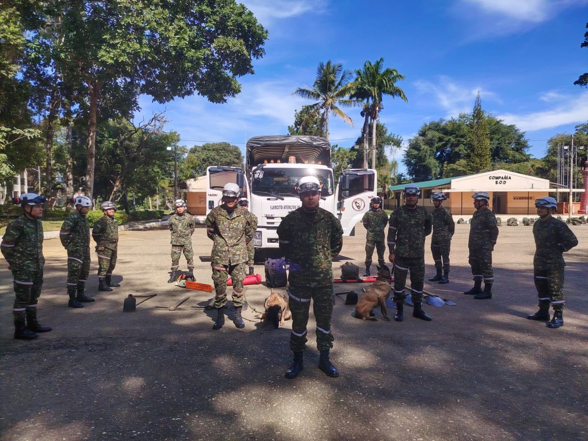 COL_EJERCITO's tweet photo. #AEstaHora | Ante el movimiento telúrico registrado en las últimas horas, cinco pelotones de soldados rescatistas del @Ingenieros_EJC se encuentran en alistamiento para desplegarse a las zonas que puedan requerir atención.

Con capacidades especializadas en búsqueda y rescate en estructuras colapsadas, nuestros soldados cuentan con medios tecnológicos de alta precisión y binomios caninos entrenados para la búsqueda específica de personas.

Mantenemos dispuestas nuestras capacidades para responder de manera oportuna y proteger la vida de los colombianos.

#SiempreATuLado
#NuestroCompromisoEs🇨🇴