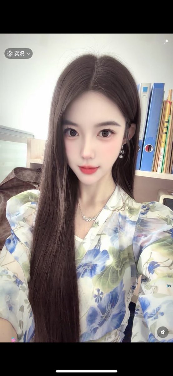 GGvwKEd4DN40029's tweet photo. 小学英语老师第一次来
分享日常😊
可以给我一个❤️❤️么 https://t.co/virjMPu6Wo
