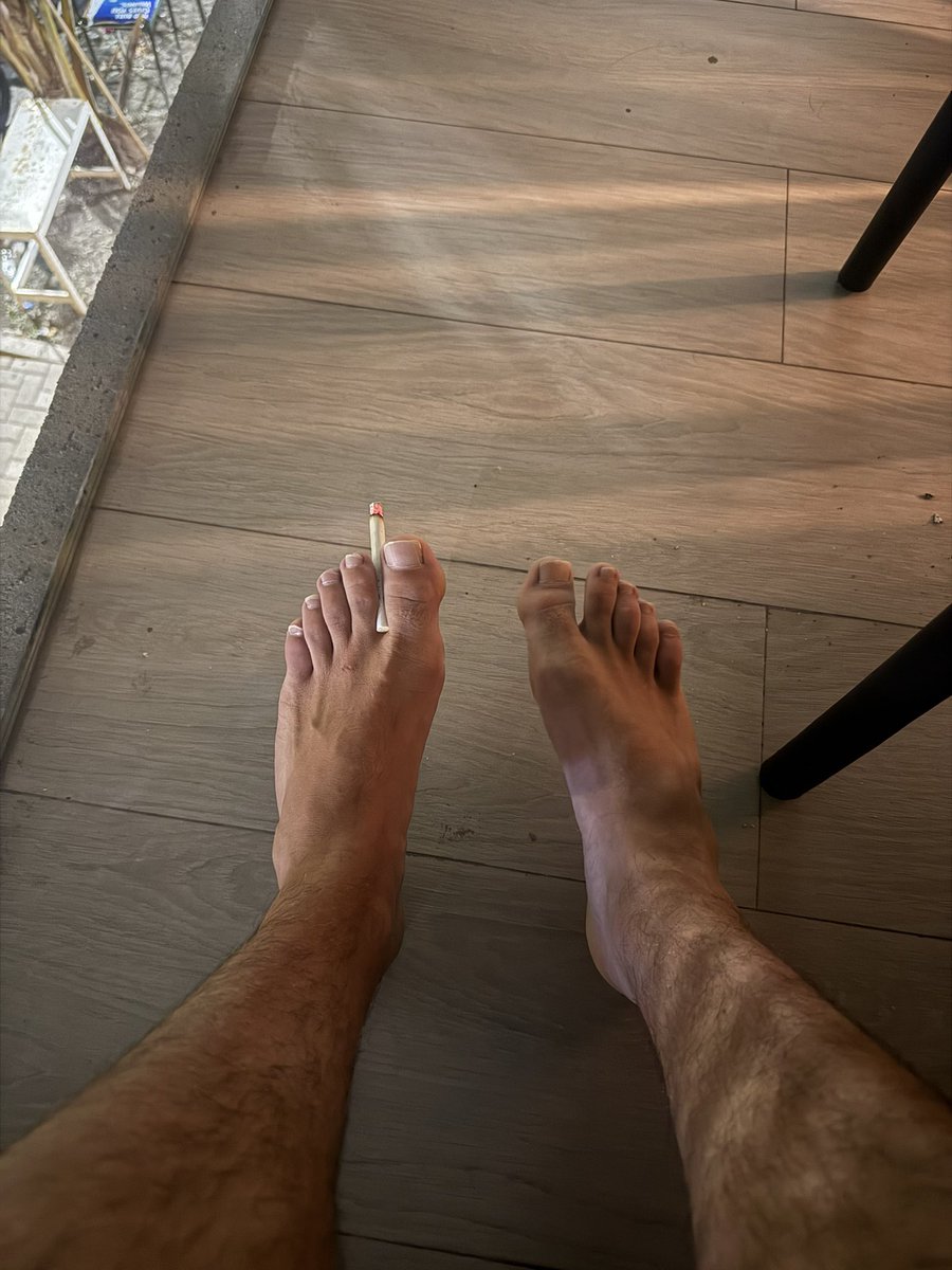 sokkenboer1's tweet photo. My feet need Some rest after a long walk!  searching for a foot bench and ashtray at once! https://t.co/oW267gVbfk