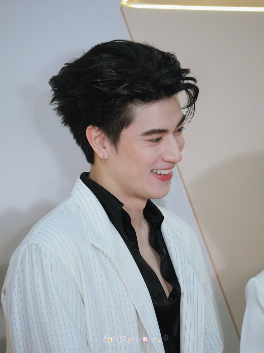 tothejanmarkjen's tweet photo. เพิ่งได้แต่ง ฮืออออออินจักรหล่อมากกกกกกกกกกกกกกกกก https://t.co/thDhh6eZ2d
