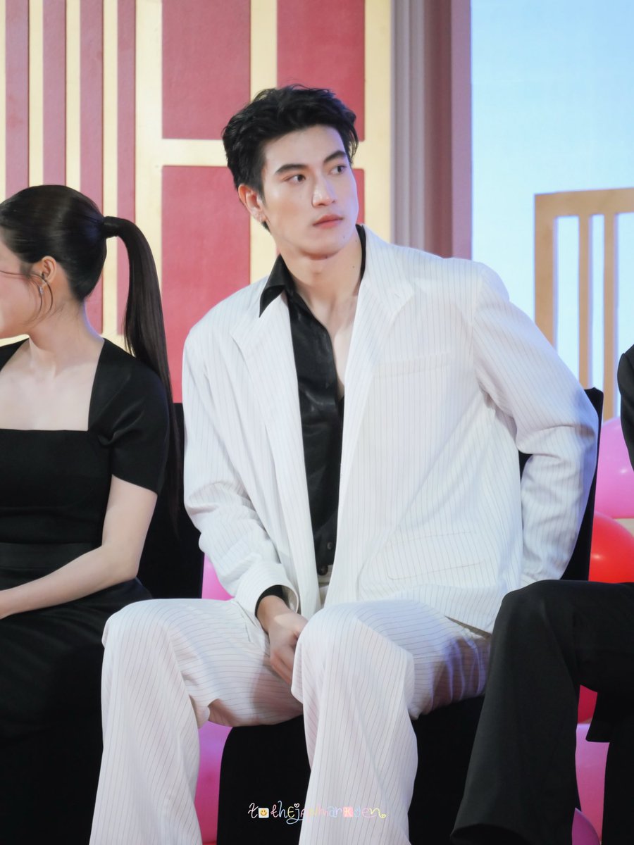 tothejanmarkjen's tweet photo. เพิ่งได้แต่ง ฮืออออออินจักรหล่อมากกกกกกกกกกกกกกกกก https://t.co/thDhh6eZ2d