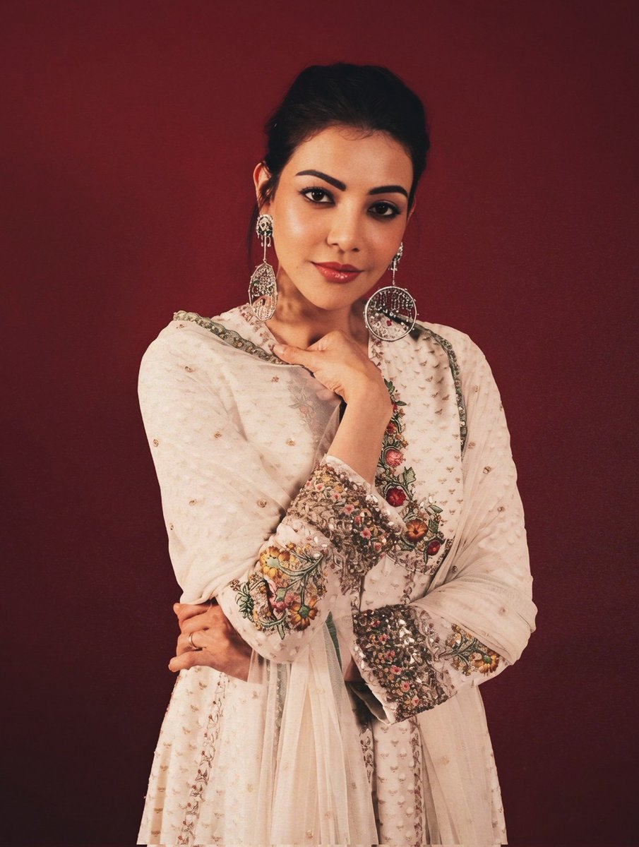 Ayesha_kajalfan's tweet photo. Damnnnnn 🫠🤍🤍🤍🤍

#KajalAggarwal https://t.co/SYDQcHrug7