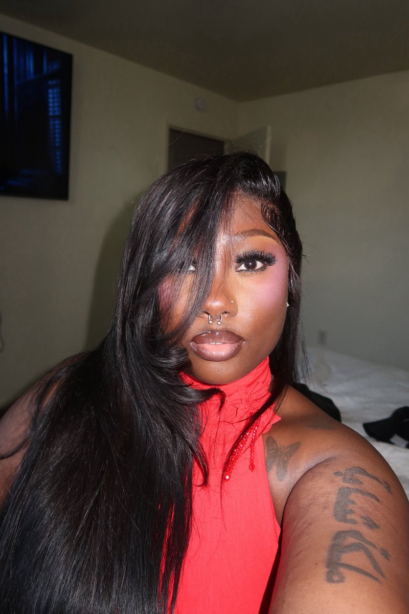 _OBEYRICKY's tweet photo. Hell raiser in a red dress https://t.co/mM3ckIxZ2A