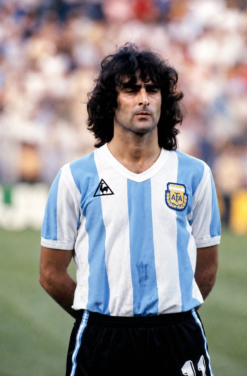 Rmcf_TAA's tweet photo. Guess the iconic Argentine footballer's name 🇦🇷

99.9% will fail💀 https://t.co/QMKyh3q6fy