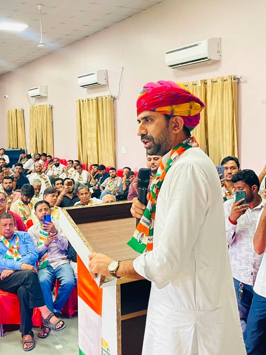 ManishYadavIn's tweet photo. संगठन की मजबूती, चुनावी तैयारियों और जनसंपर्क को लेकर चर्चा की तथा उनके सुझाव एवं अपेक्षाएँ सुनीं।

इस अवसर पर पीसीसी जिला प्रभारी श्री @rcchoudharyinc जी, जयपुर जिला देहात (पूर्व) कांग्रेस कमेटी के अध्यक्ष श्री @gopalmeenainc जी, पीसीसी सचिव श्री प्रद्धुमन जी सहित स्थानीय../2 https://t.co/VC5qeV6P2a