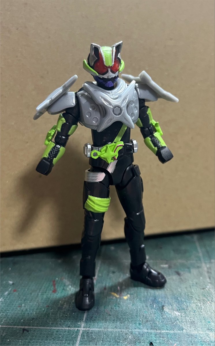 utsue_3Dprinter's tweet photo. 掌動EXceedと装動を使ってタイクーンシノビフォームを作ってみようかと

現段階では装動のアーマーを削って当てがってるだけなんだけど、いい感じのバランスにはなってるっぽい？

#装動 #掌動 #ニチアサフィギュア改造部 https://t.co/VM60x7iO7e