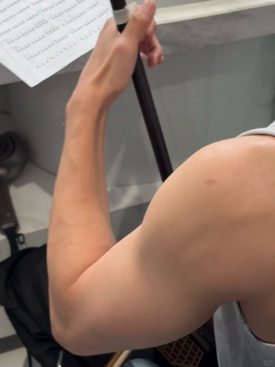 aylio_szst's tweet photo. yeah, cuz i was wondering if ayden got a clip of him playing the erhu with his bicep on full display 👍 thank you very much

#aylio https://t.co/bWxAVuX4bI