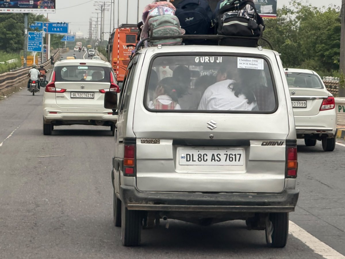 PramodS1619's tweet photo. @dtptraffic @DelhiPolice @DCP_NorthWest @CMODelhi Sir, sharing more photos for exact location please https://t.co/W0kj5epOQ9
