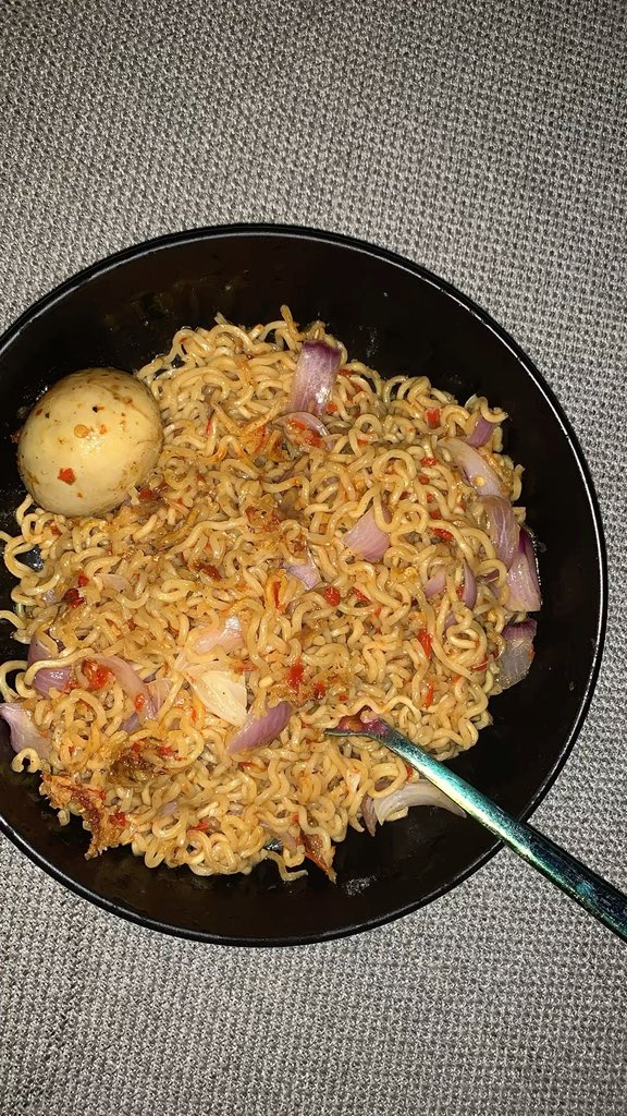 iamzioraa's tweet photo. You’re s!ck if you do not like onions in your food. https://t.co/Nw4AG7SRzl
