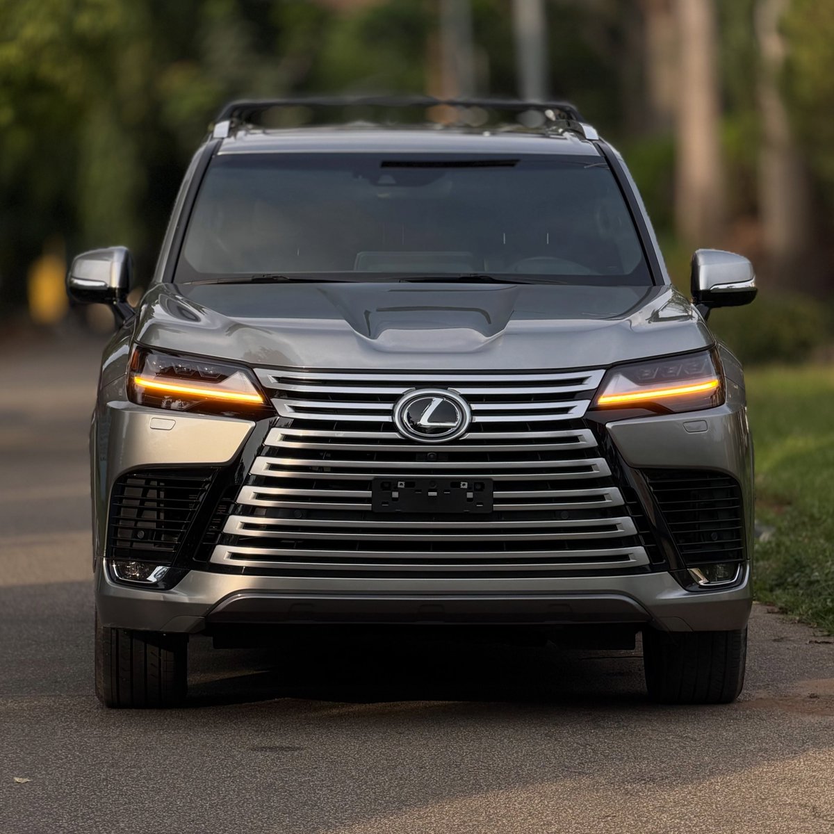 nocarcontext's tweet photo. Lexus LX600 🩶🩶 https://t.co/i5cILRdxAY