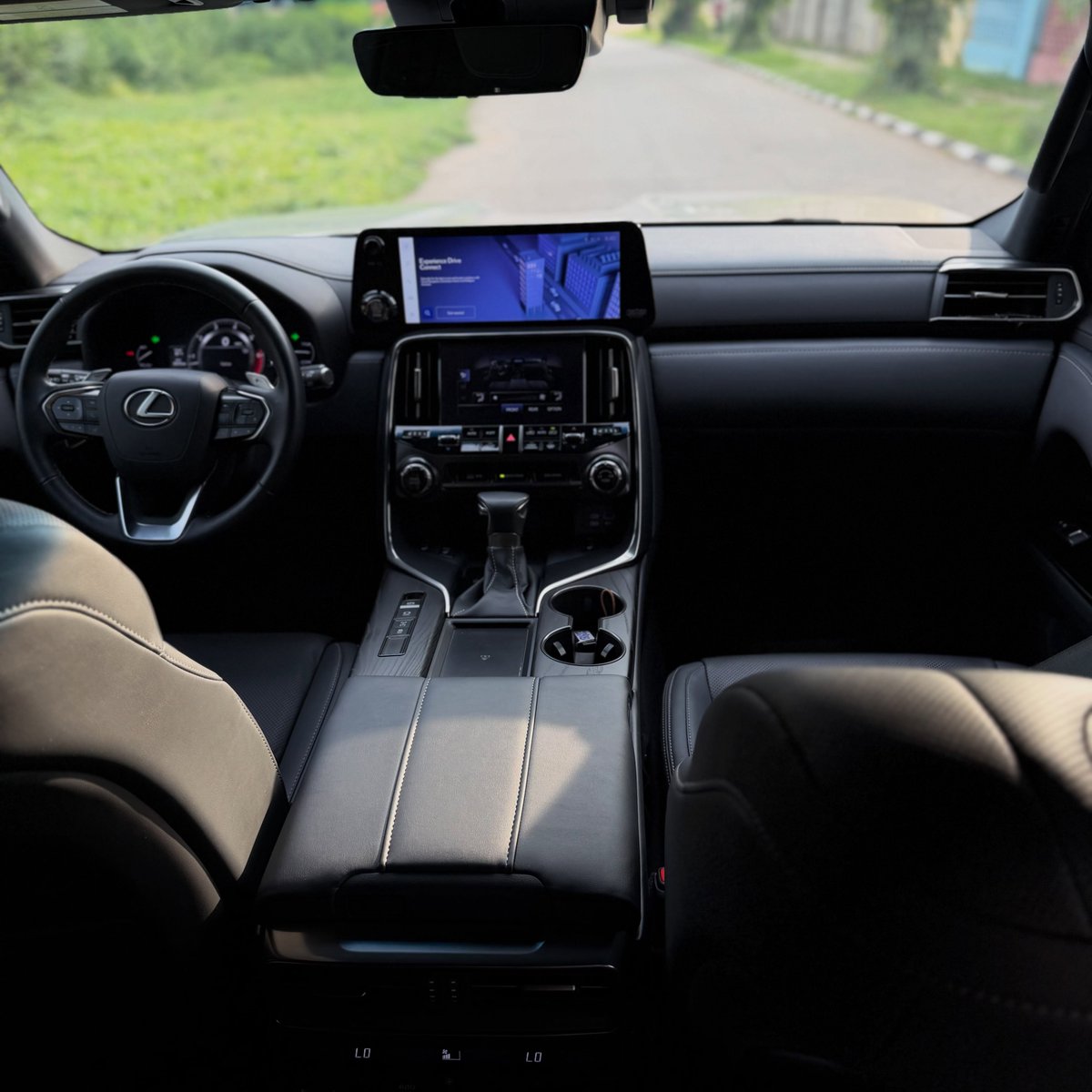 nocarcontext's tweet photo. Lexus LX600 🩶🩶 https://t.co/i5cILRdxAY