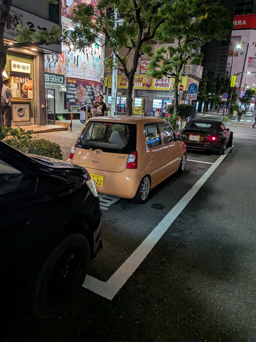 z41212391's tweet photo. なんかしらんけど秋葉原 https://t.co/o53h7aKSKY