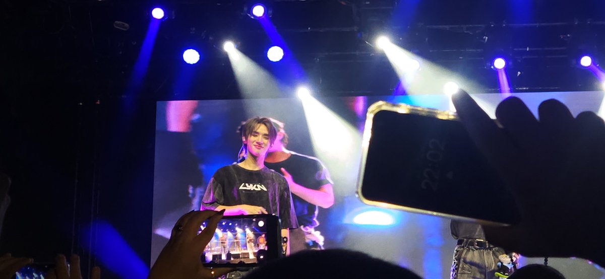 BeeHopeeeee's tweet photo. Ver você de perto mudou minha vida, espero que tenha aproveitado sua estadia aqui, por favor, tenha uma boa viagem e volte logo!

@hongshihoshi03 https://t.co/HFFKarIg0Q