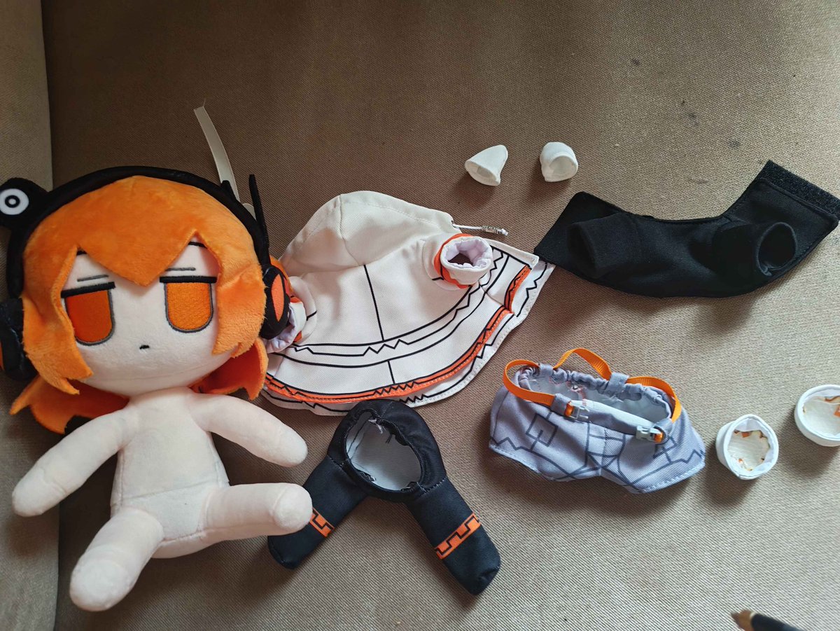 strawbrrycrm's tweet photo. THE SAMPLES OF THE DEFOKO N REI FUMOS FROM THE CAMPAIGN ARE OUTTTTTTTTTTTT🥺🥺🥺🥺🥺🥺 (factory fucked up defokos hair color💔 but they're still open to any changes) https://t.co/VBSoQMRLgK