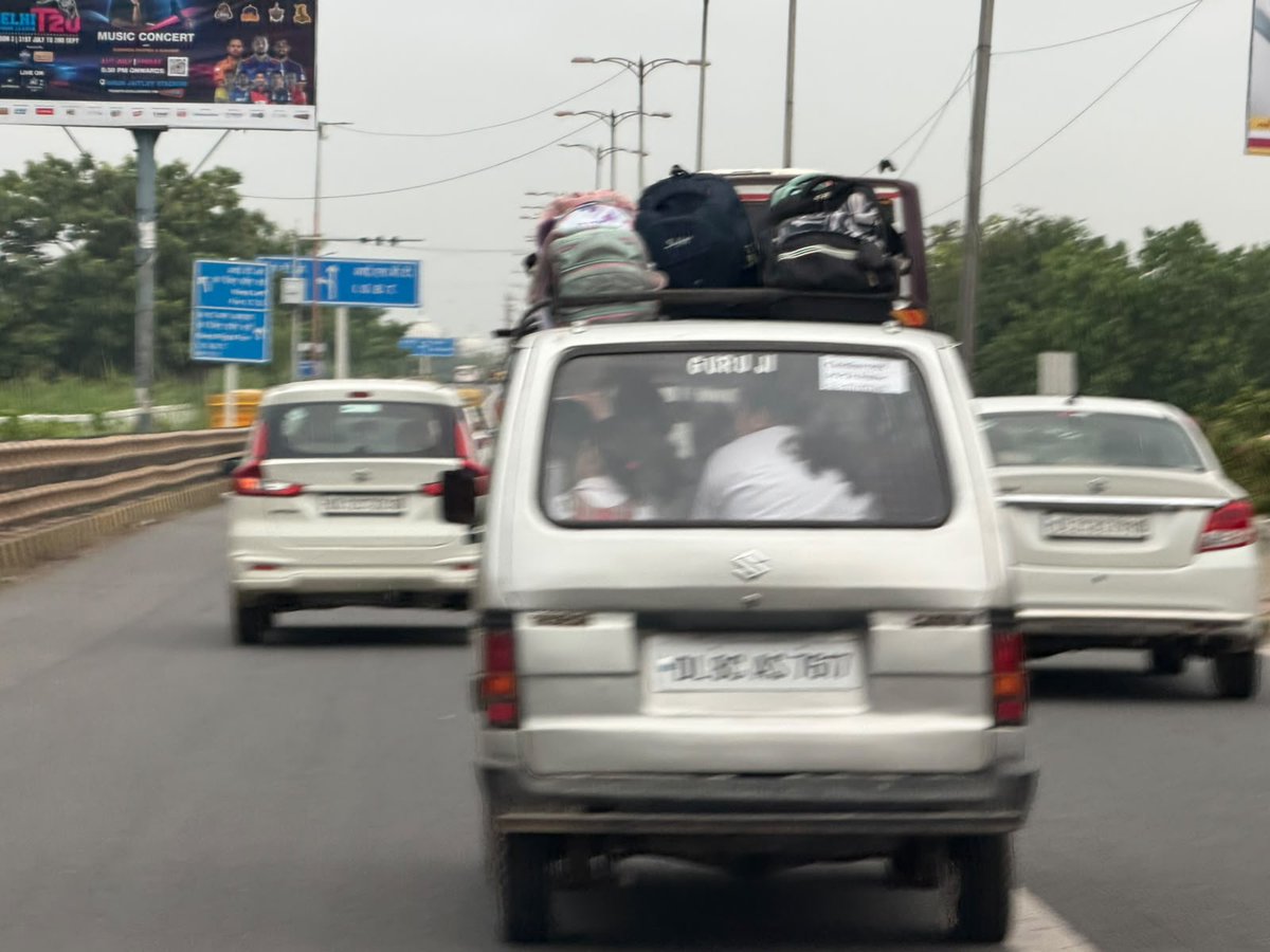 PramodS1619's tweet photo. @dtptraffic @DelhiPolice @DCP_NorthWest @CMODelhi @dtptraffic   Sir, sharing more photos for exact location please https://t.co/KkLoMKANgg