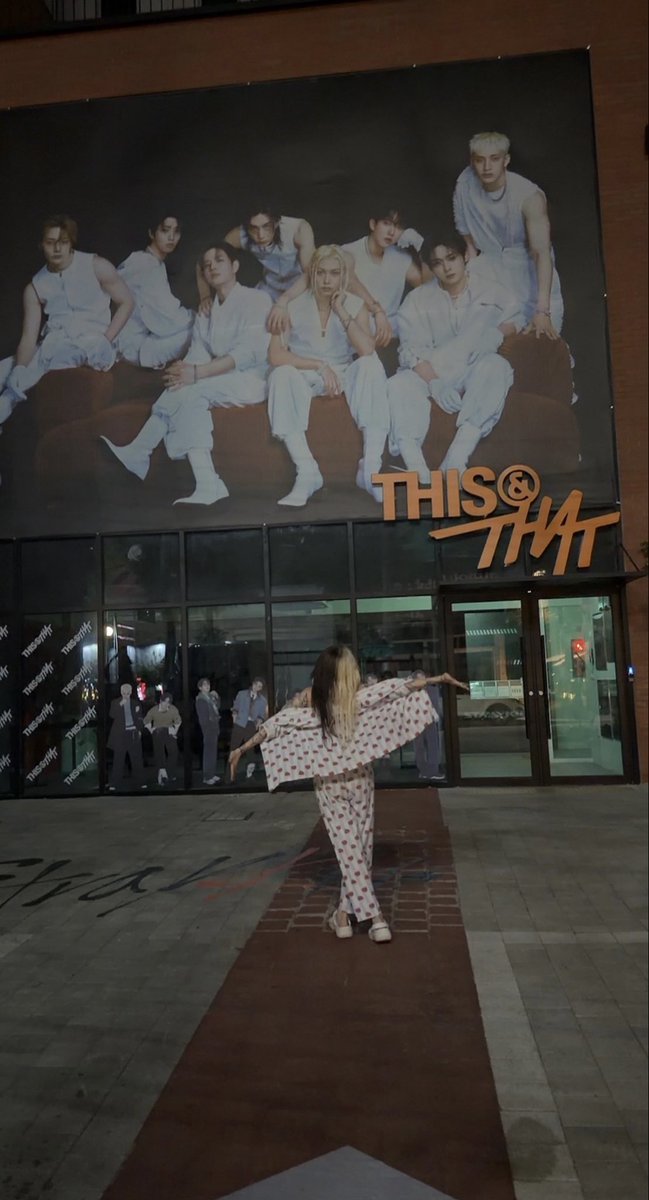 simpjinnie's tweet photo. Stray Kids (스트레이 키즈) "THIS &amp; THAT" POP-UP STORE

#StrayKids #스트레이키즈
#THIS_AND_THAT
#StrayKidsComeback
#YouMakeStrayKidsStay
#THIS_AND_THAT_POPUP https://t.co/8GU9BoNnwJ