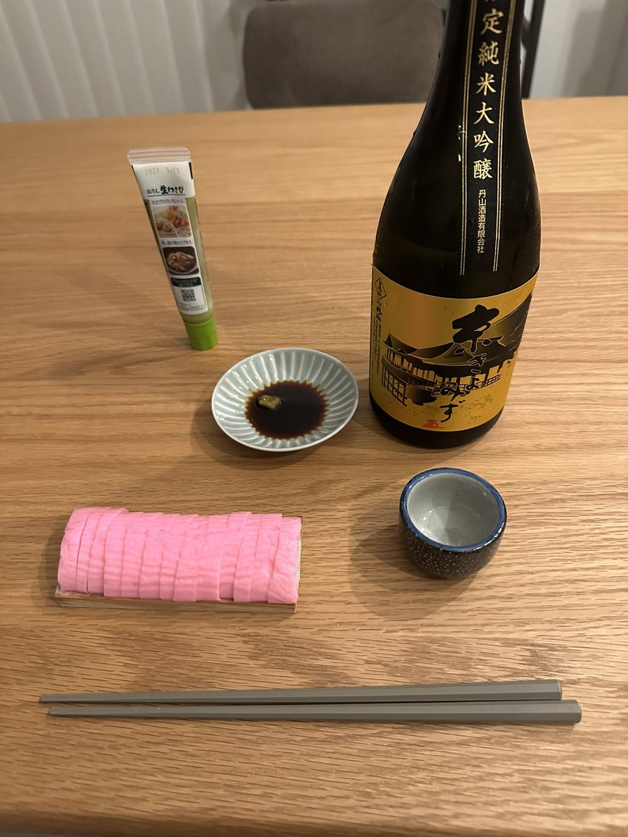 cbryaffwwww's tweet photo. ダイニングテーブルが来たので https://t.co/R3o10aFrgL