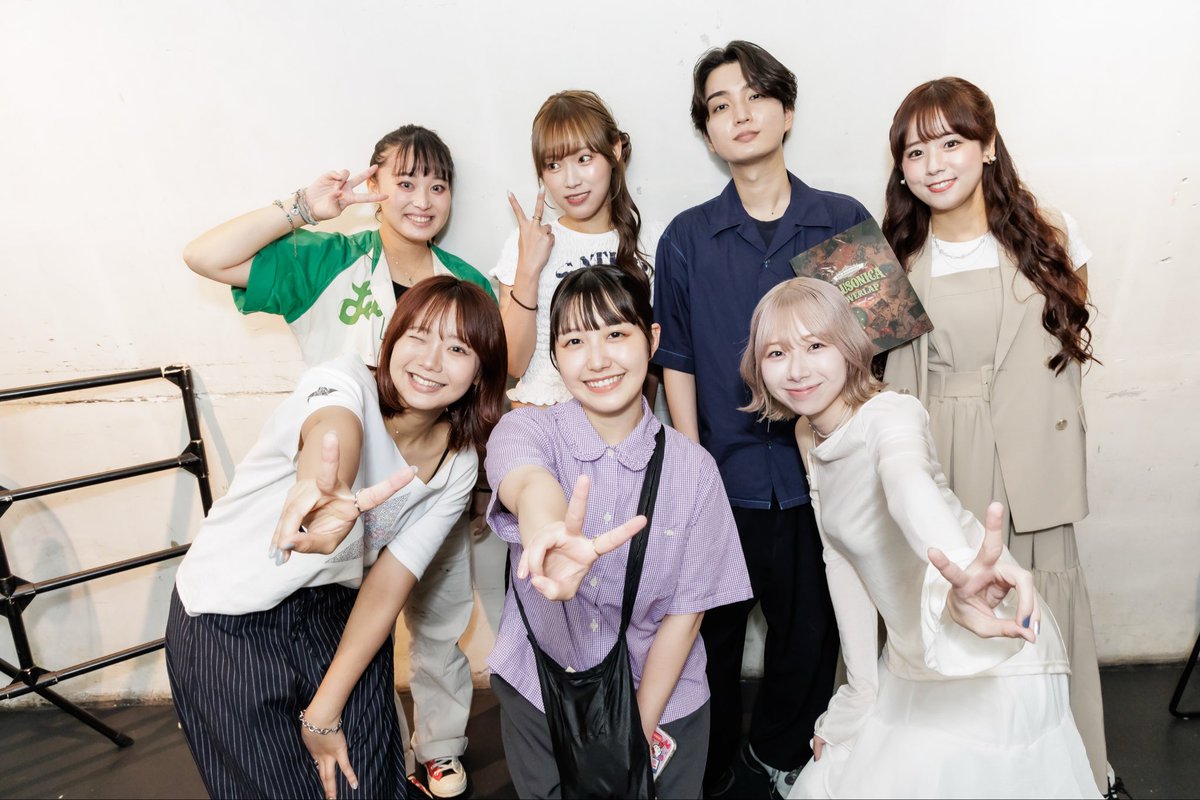 ginnybnd's tweet photo. ぷらパありがとうございました！
移り変わるからこそ愛したいぷらそにか、
10年の思いがぎゅっと詰まってましたね

宿題やってたRaytaが20歳！？とか
驚くこともありましたが笑
よんでもらえて嬉しかったな

ライブどうだった？久々だし教えてね

写真は、リハから1番うるさいのは私たちでしたチーム🌟 https://t.co/TR4RIG8On3