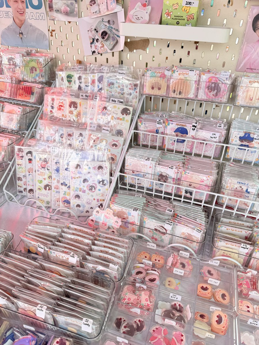 cutienct1's tweet photo. 🚨🎀รอบพร้อมส่งสินค้าในร้าน
1 แถม 1 
💗คีย์ริง,กริปต๊อก,สติ๊กเกอร์,สแตนดี้,จิบบิท

ใครที่ไม่ได้มาหรืออยากสั่งรอบเพิ่มเติมทักมาดูรูปสินค้าได้เลยนะคะ🥹

💖 เจโน่แจมิน ดรีม 127 เตนล์ wayv ทักมาได้เลยน้า 

#ตลาดนัดnct #ตลาดนัดnctdream #NCTJNJM_FANMEETING_TOUR_in_BKK   #NCTJNJM_FANMEETING_TOUR_BANGKOK #NCTJNJM_FANMEETING_TOUR