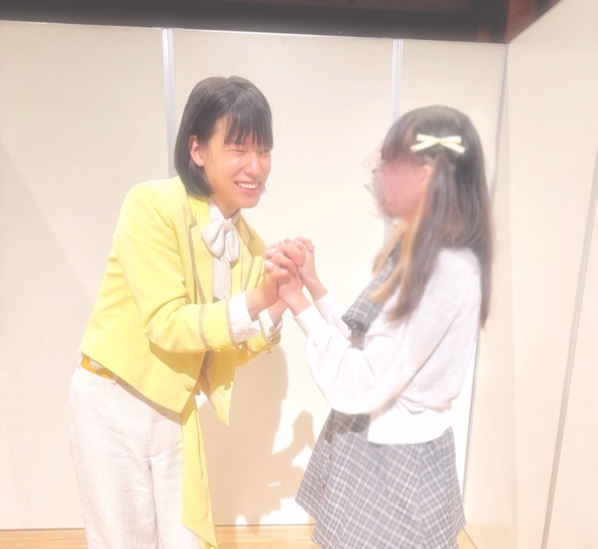 meronyanco_x's tweet photo. 8/10 ツーショ会 
パニックになっちゃってうまくやりたいポーズ言えなかったけどヨネちまの顔見てたら目が合ってこの距離でウインクしてもらえてとっても幸せだった日✨✨ https://t.co/nvCeStlfkr