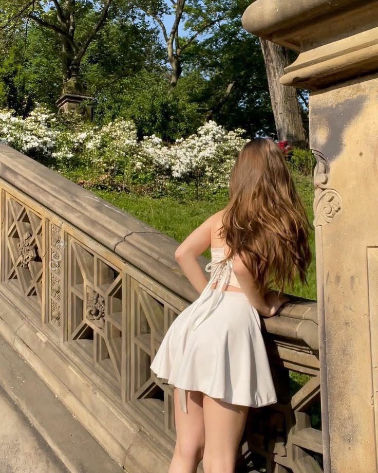 Casale_26's tweet photo. Esa es mi vida: soñar despierto, cazar ideas y casi siempre hablar dormido... y de vez en cuando, cuando estoy de suerte, hablar contigo. 

-edel juárez 

#Lunes 
#CC✧ https://t.co/mZOXqpbRc1