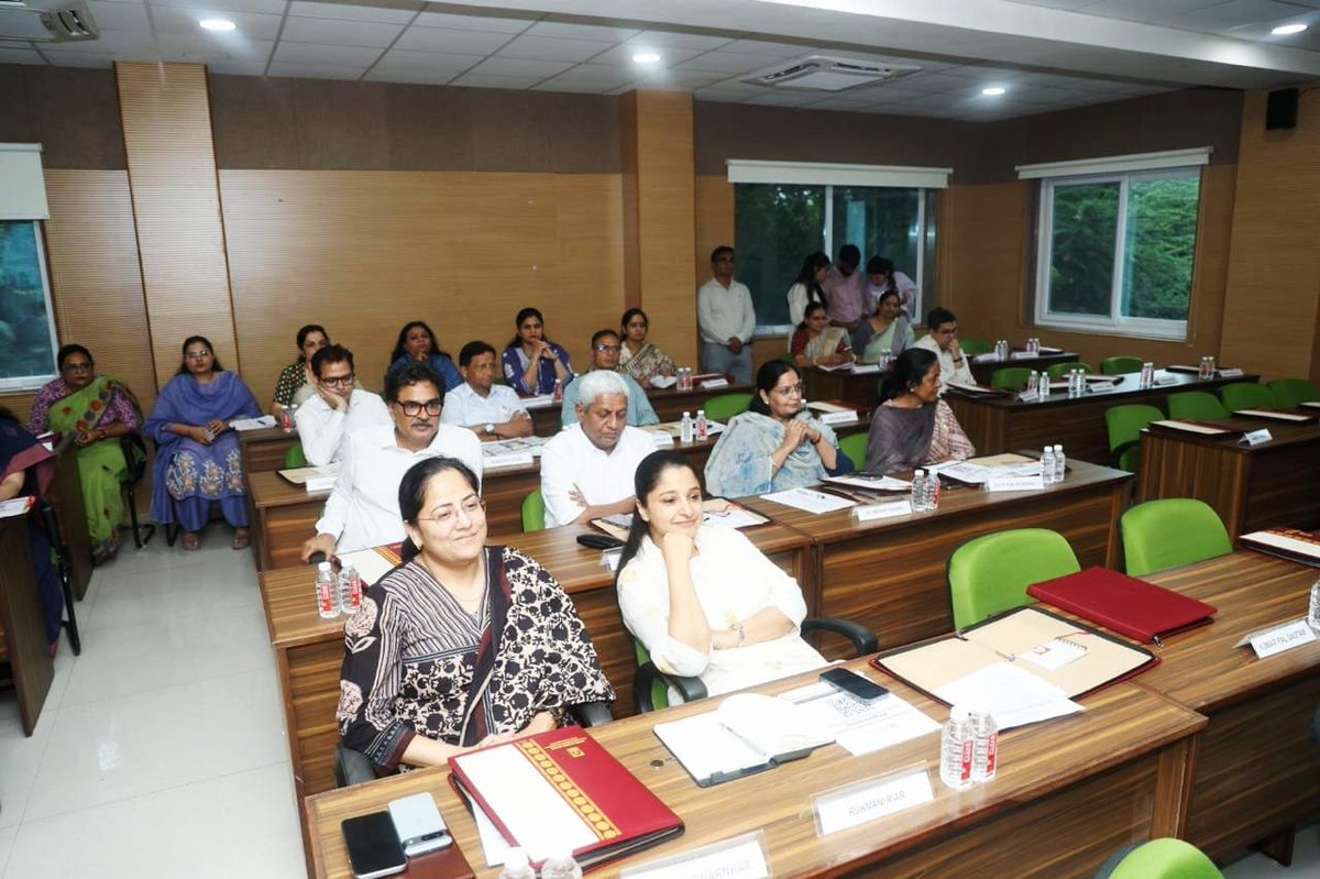 HcmRipa's tweet photo. Behavioural Competency workshop with interactive sessions attended by Chief Secretary with ACS, PS,Secretary,Sp Secretary,JS  level officers of Rajasthan Govt. #Karmyogikartayakaryakram @CBC @CcgIndia @svoruganti1466
@RajCMO
@DIPRRajasthan https://t.co/7SOvB9G0qe