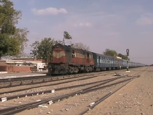 Krish_nvm_Raw's tweet photo. Indian railway before 2014!!! https://t.co/K6sOTcBWtV