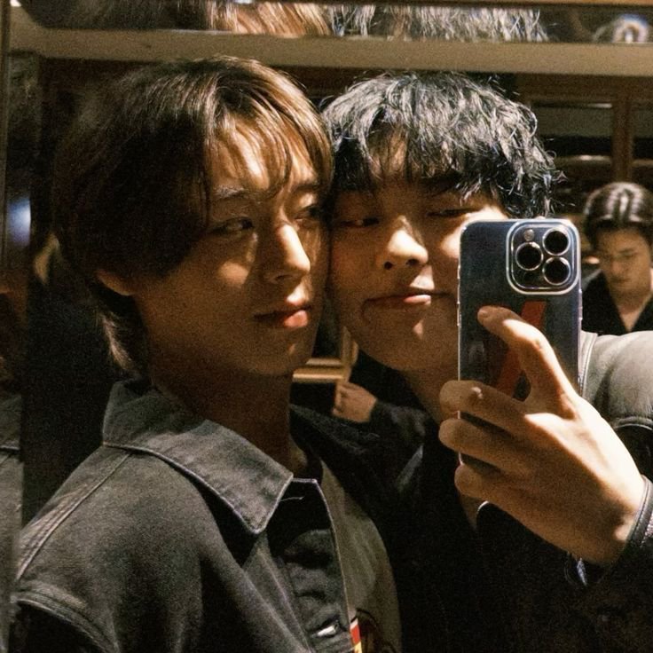 soohosieunie's tweet photo. i miss hwjhshse pls bring my parents backkkk https://t.co/bsKDre8MUg