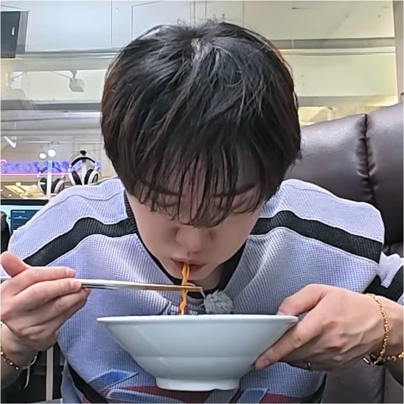forwolfchan's tweet photo. can’t believe it’s this little bunnis bday 🐰🐰🐰🐰🐰🐰🐰🐰🐰🐰 https://t.co/ss9cwjjEQ0